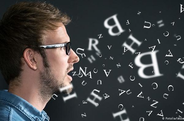 تقویت لهجه انگلیسی در خارج از کلاس | موثرترین تکنیک‌ها