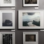 IELTS Cue Card شماره 22 توصیف عکسی در اتاقته که دوستش داری. این کیوکارت همراه با نمونه جواب، کلمات کلیدی و معنی آنها برای شما آماده شده است.