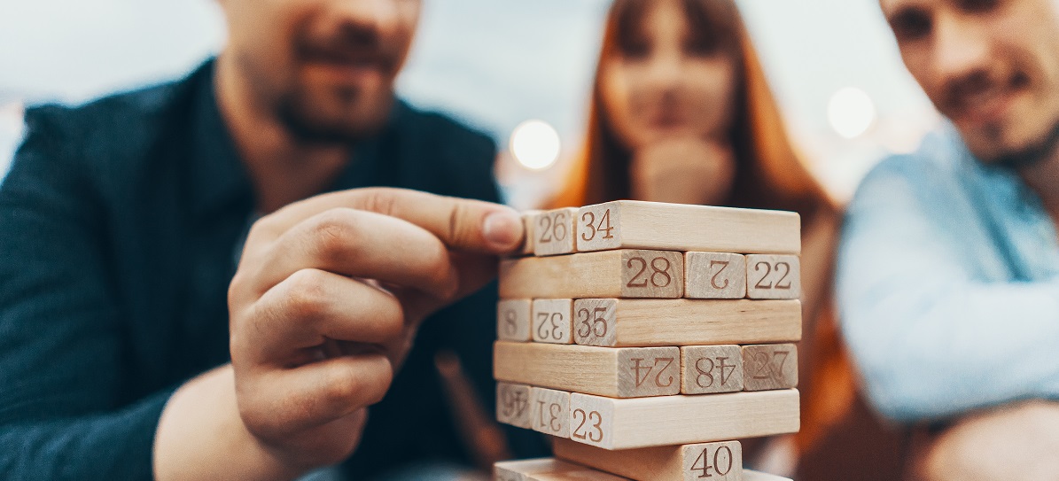 IELTS Cue Card شماره 20 : توصیف تجربه بازی با دیگران در خانه