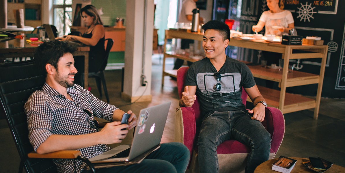 IELTS Cue Card شماره 30 : توصیف مکالمه جالبی که با کسی داشتی