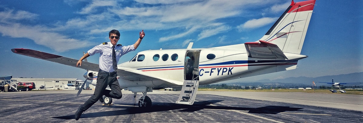 IELTS Cue Card شماره 27 : توصیف فردی که اغلب با هواپیما سفر میکند