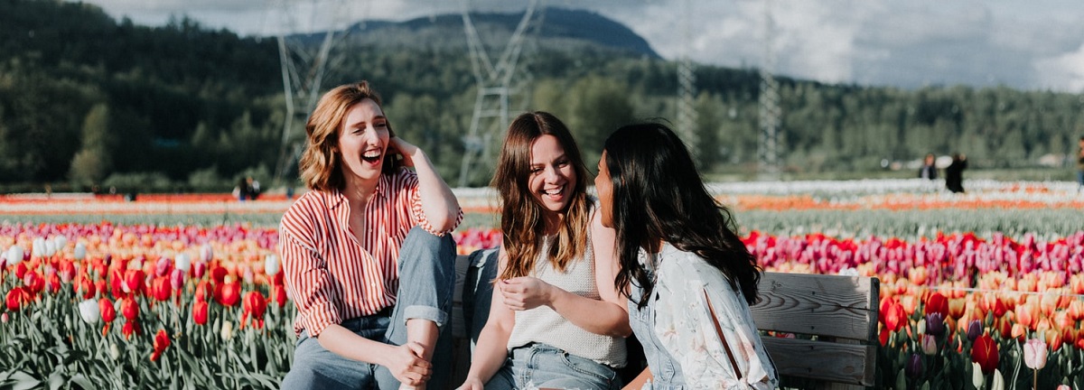 آیلتس کیوکارد IELTS Cue Card شماره 50 :توصیف یک دوست اتفاقی