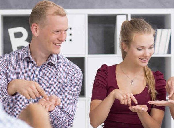 آموزش زبان اشاره انگلیسی